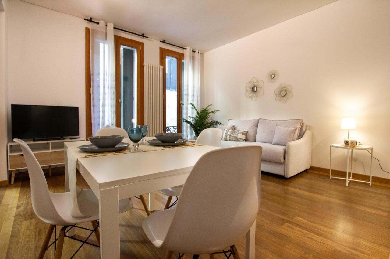 Dolfin Apartment * * * * * トレヴィーゾ エクステリア 写真