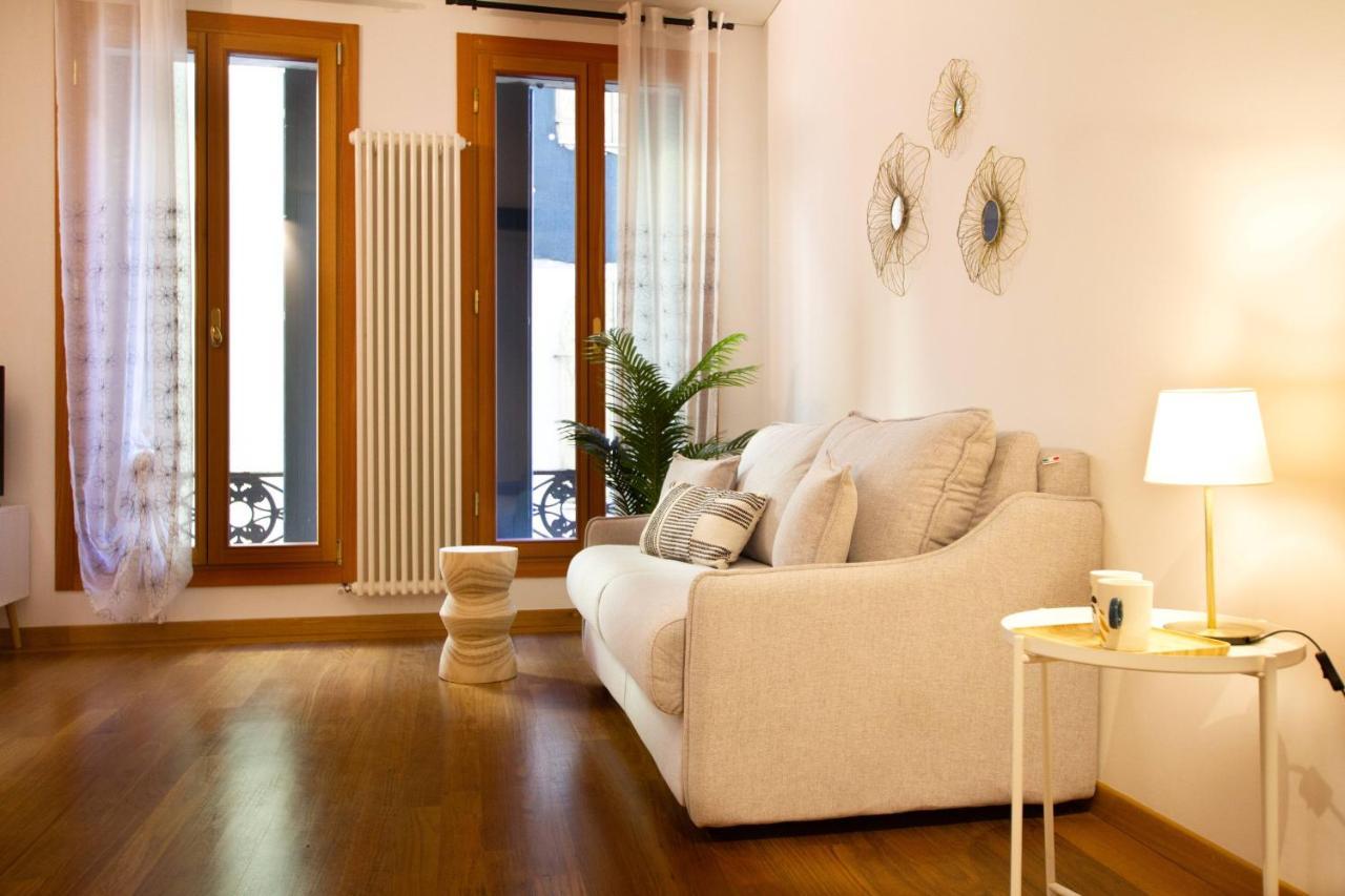 Dolfin Apartment * * * * * トレヴィーゾ エクステリア 写真
