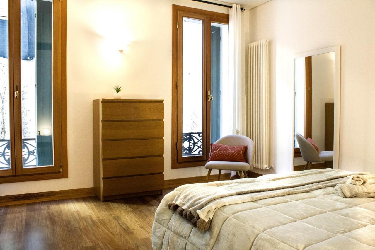 Dolfin Apartment * * * * * トレヴィーゾ エクステリア 写真