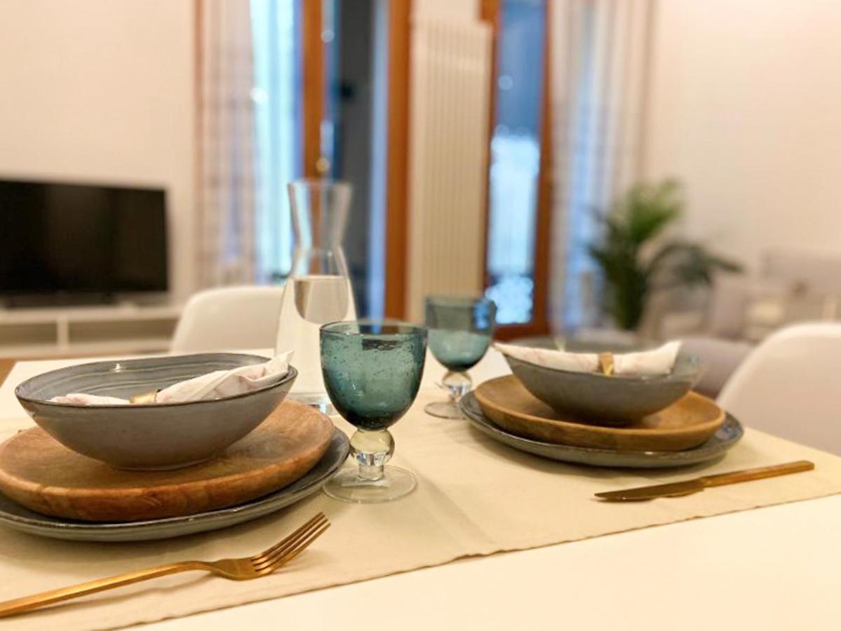 Dolfin Apartment * * * * * トレヴィーゾ エクステリア 写真